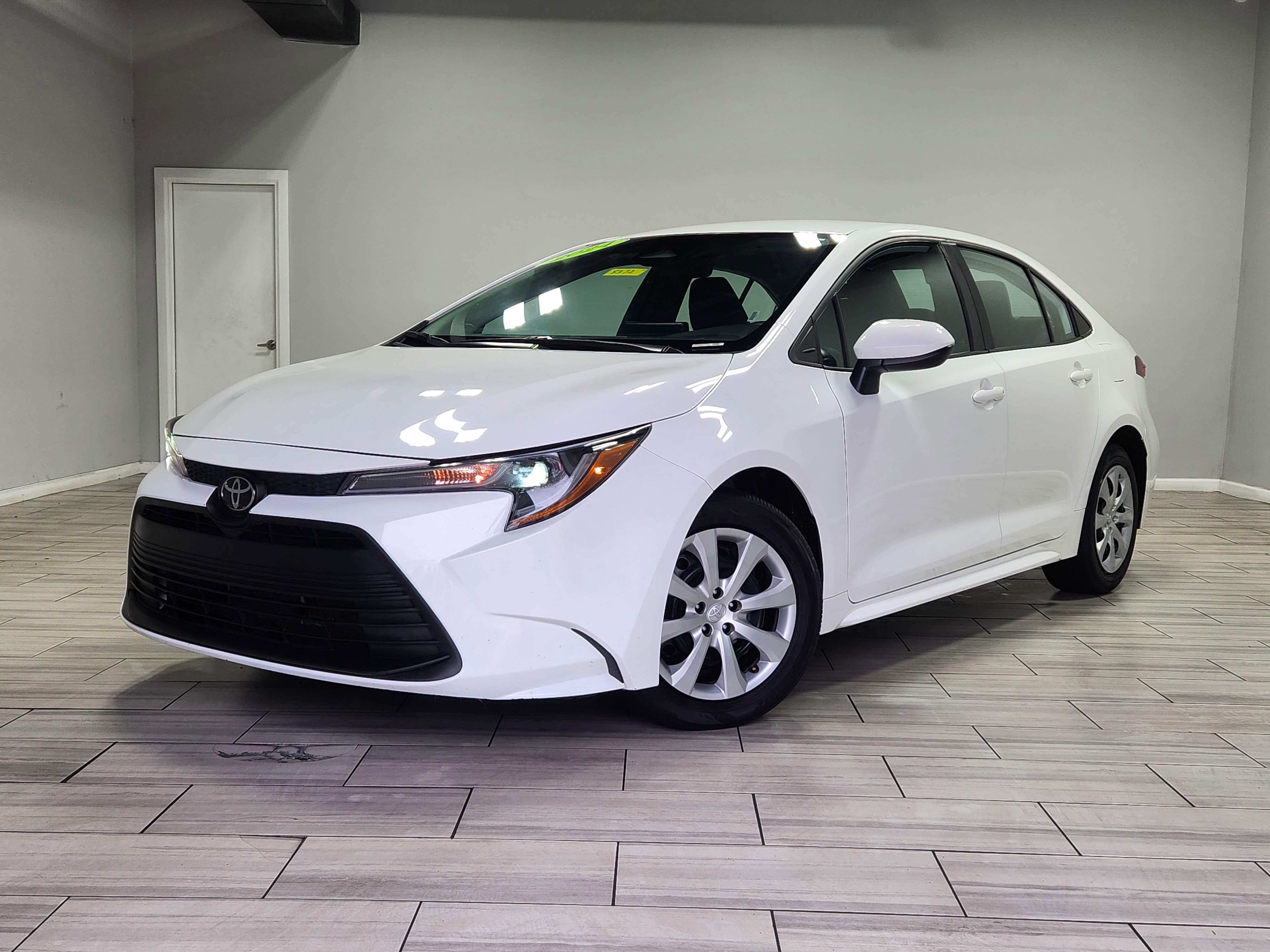 Used 2024 Toyota Corolla LE image 1