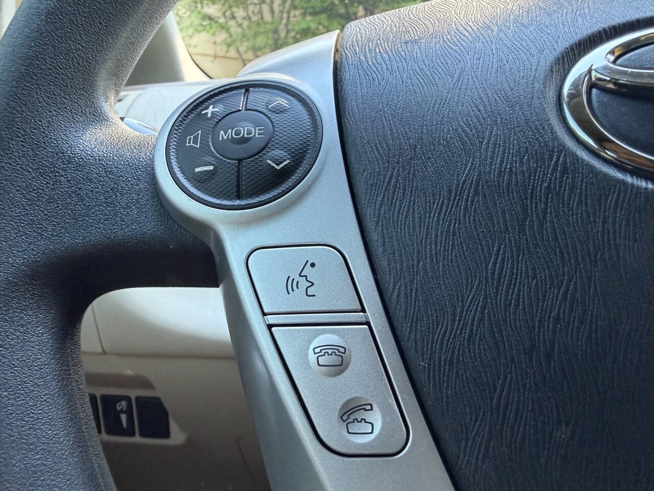 Used 2012 Toyota Prius V Five FWD image 17
