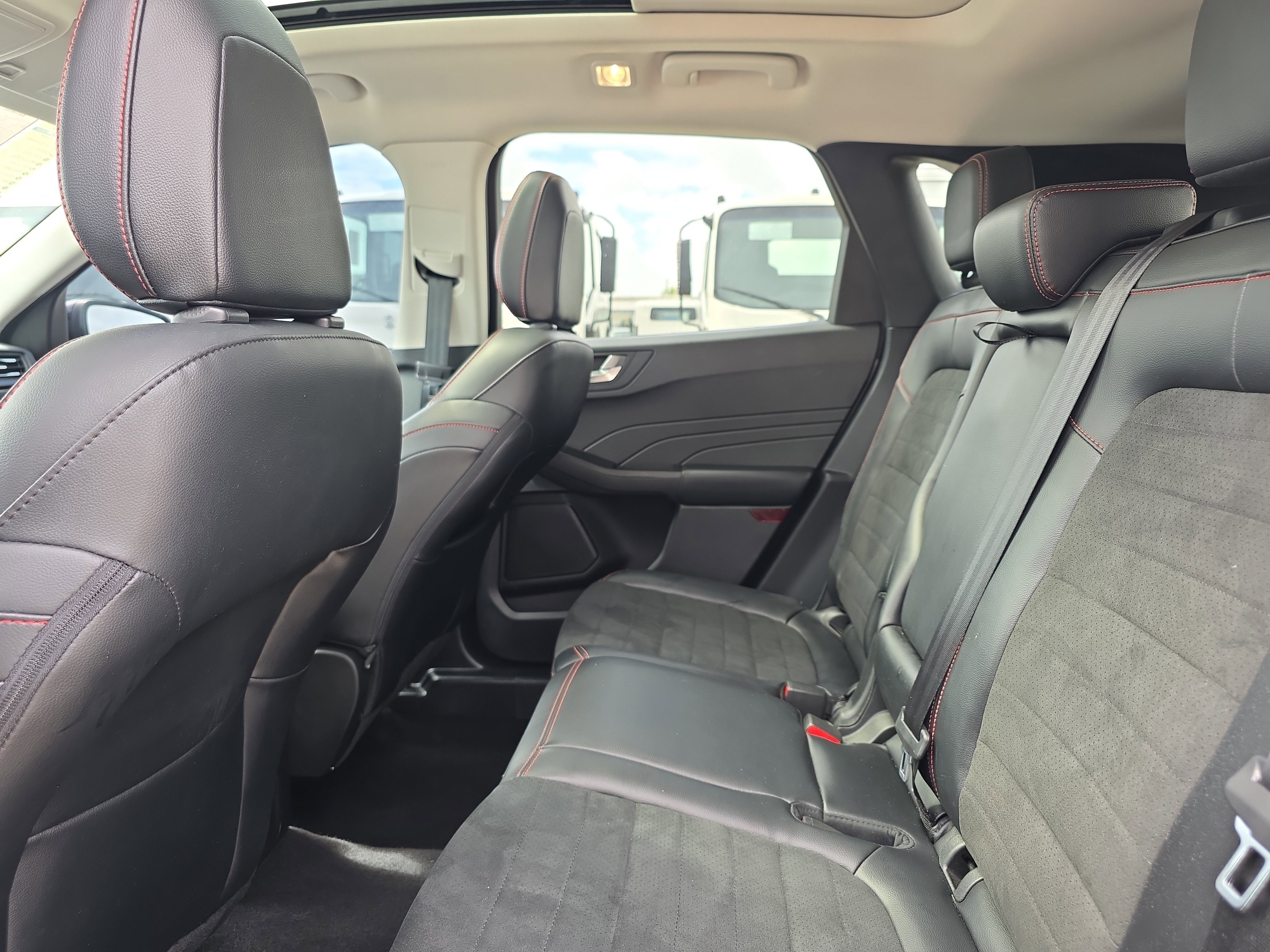 Used 2022 Ford Escape SEL w/ SEL Stealth AWD Package image 16
