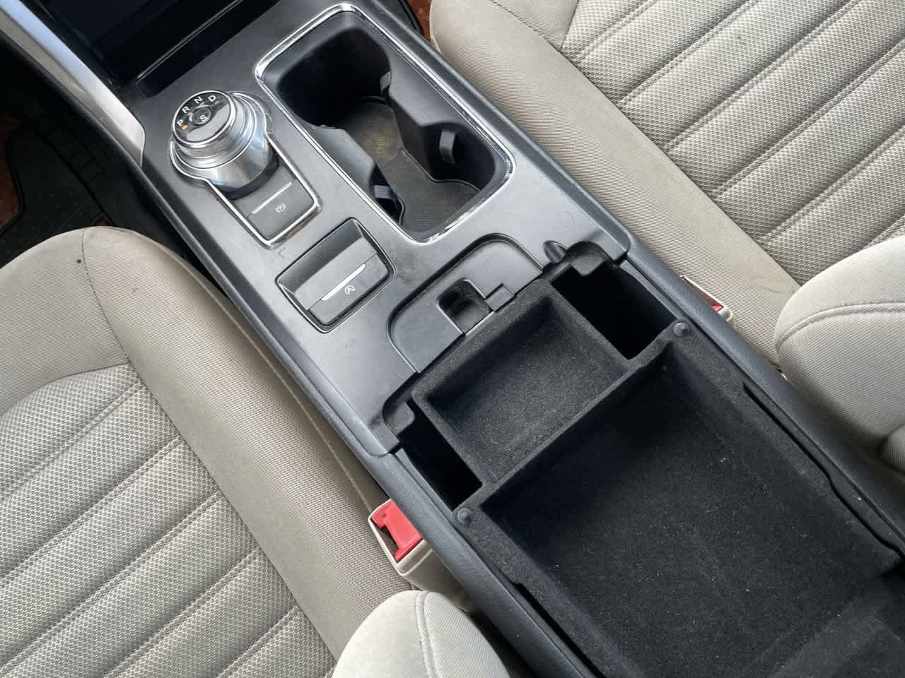 Used 2018 Ford Fusion SE FWD image 21