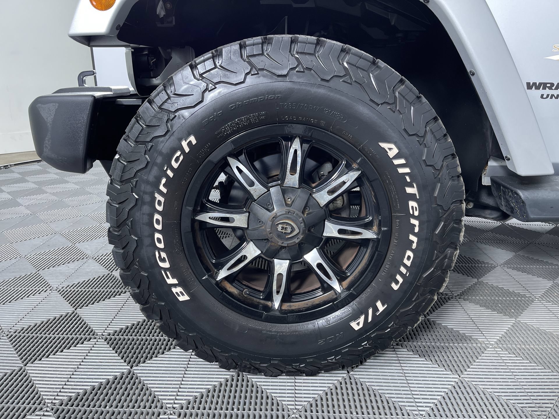 Used 2012 Jeep Wrangler Unlimited Sahara w/ Connectivity Group AWD/4WD image 24