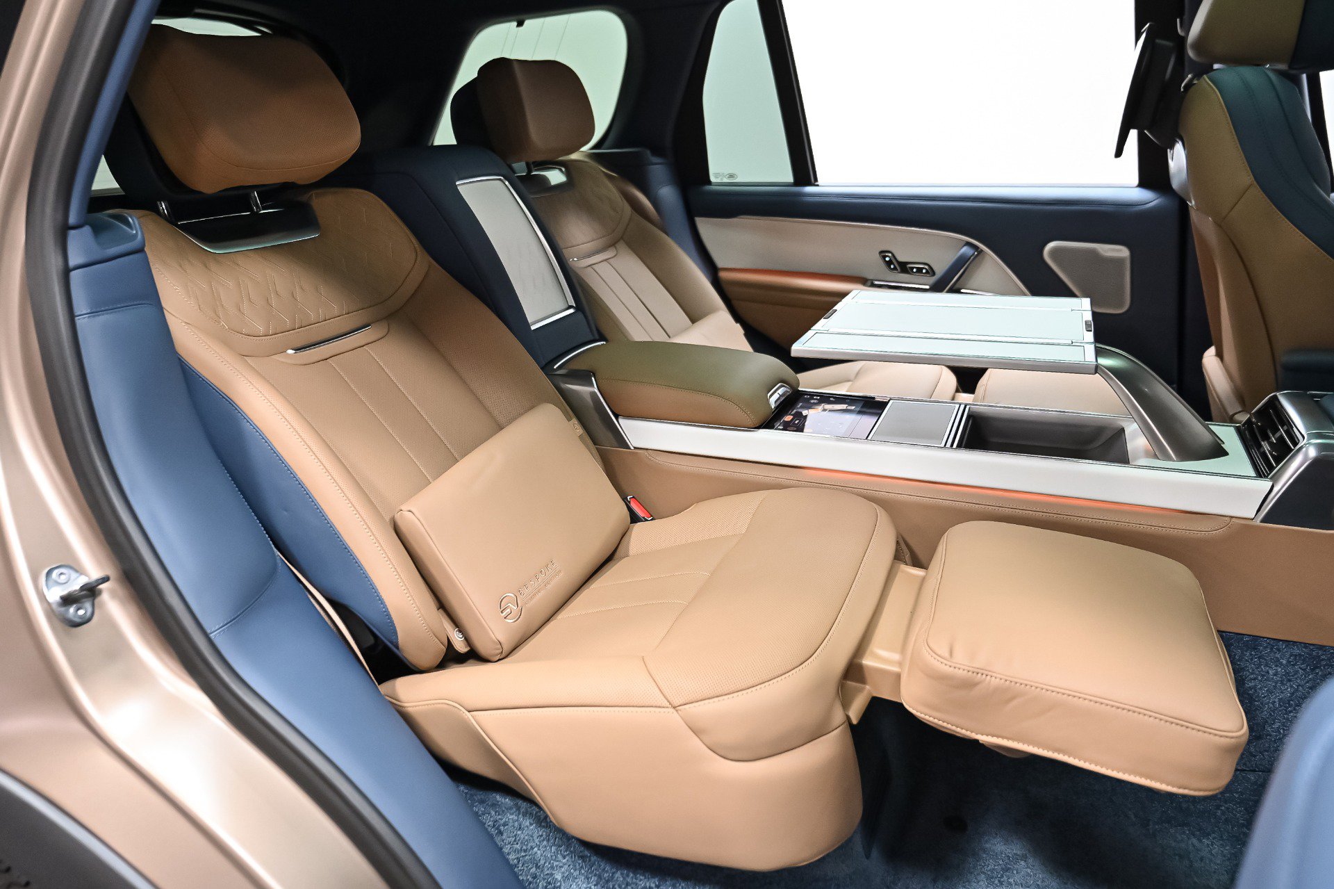 Used 2023 Land Rover Range Rover LWB SV Autobiography image 49