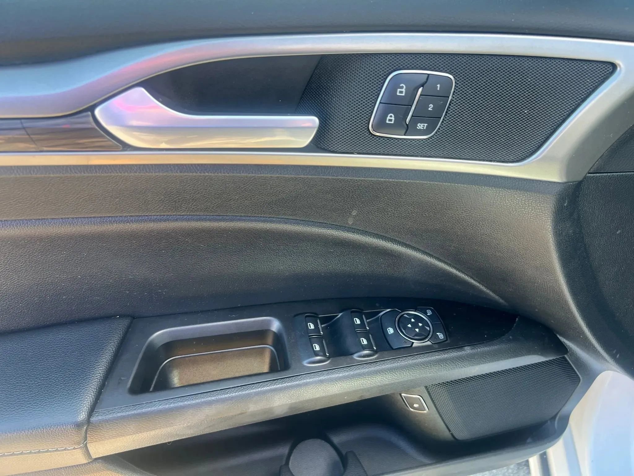 Used 2017 Ford Fusion Energi SE image 12