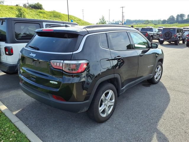 Used 2024 Jeep Compass Latitude AWD/4WD image 7