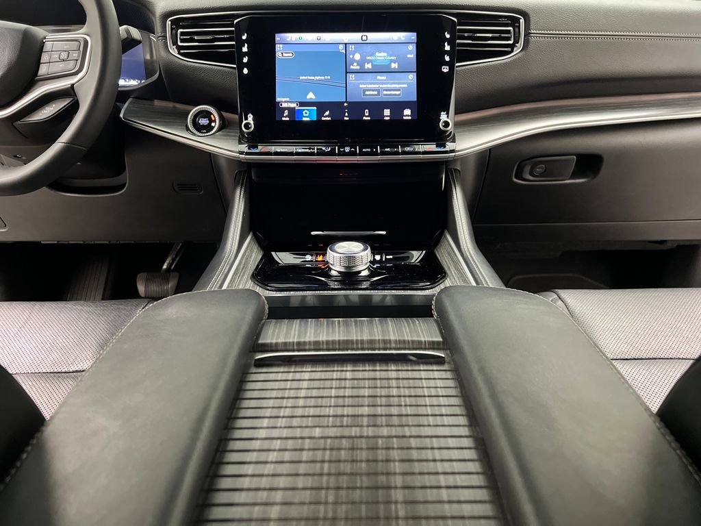 Used 2024 Jeep Wagoneer L Series II image 46