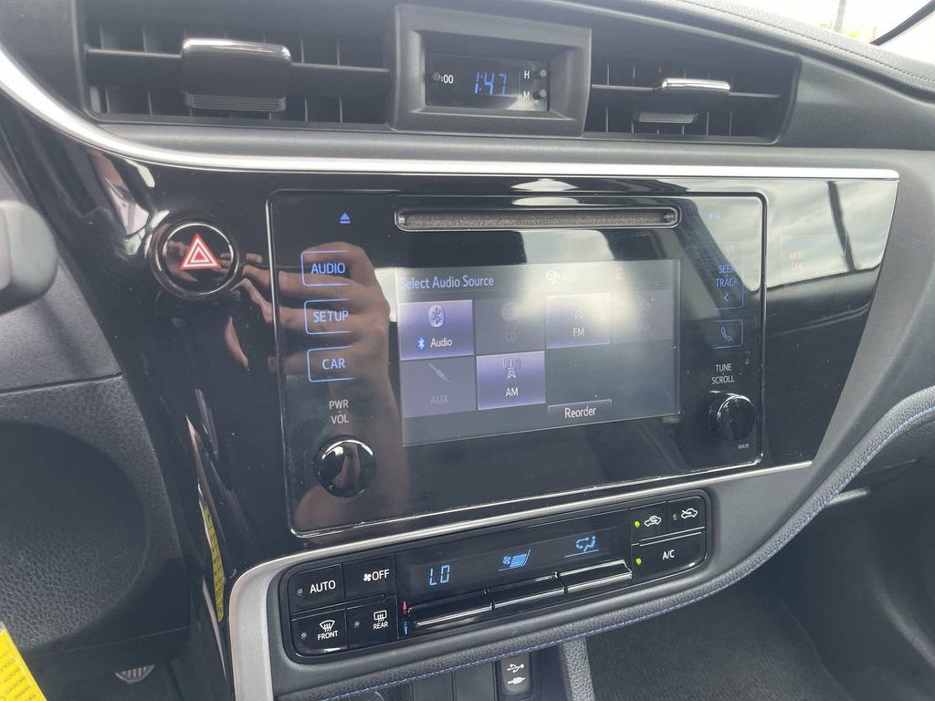 Used 2018 Toyota Corolla SE w/ Carpet Mat Package (TMS) FWD image 11