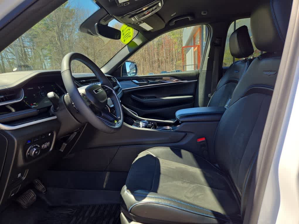 Used 2022 Jeep Grand Cherokee Trailhawk AWD/4WD image 20