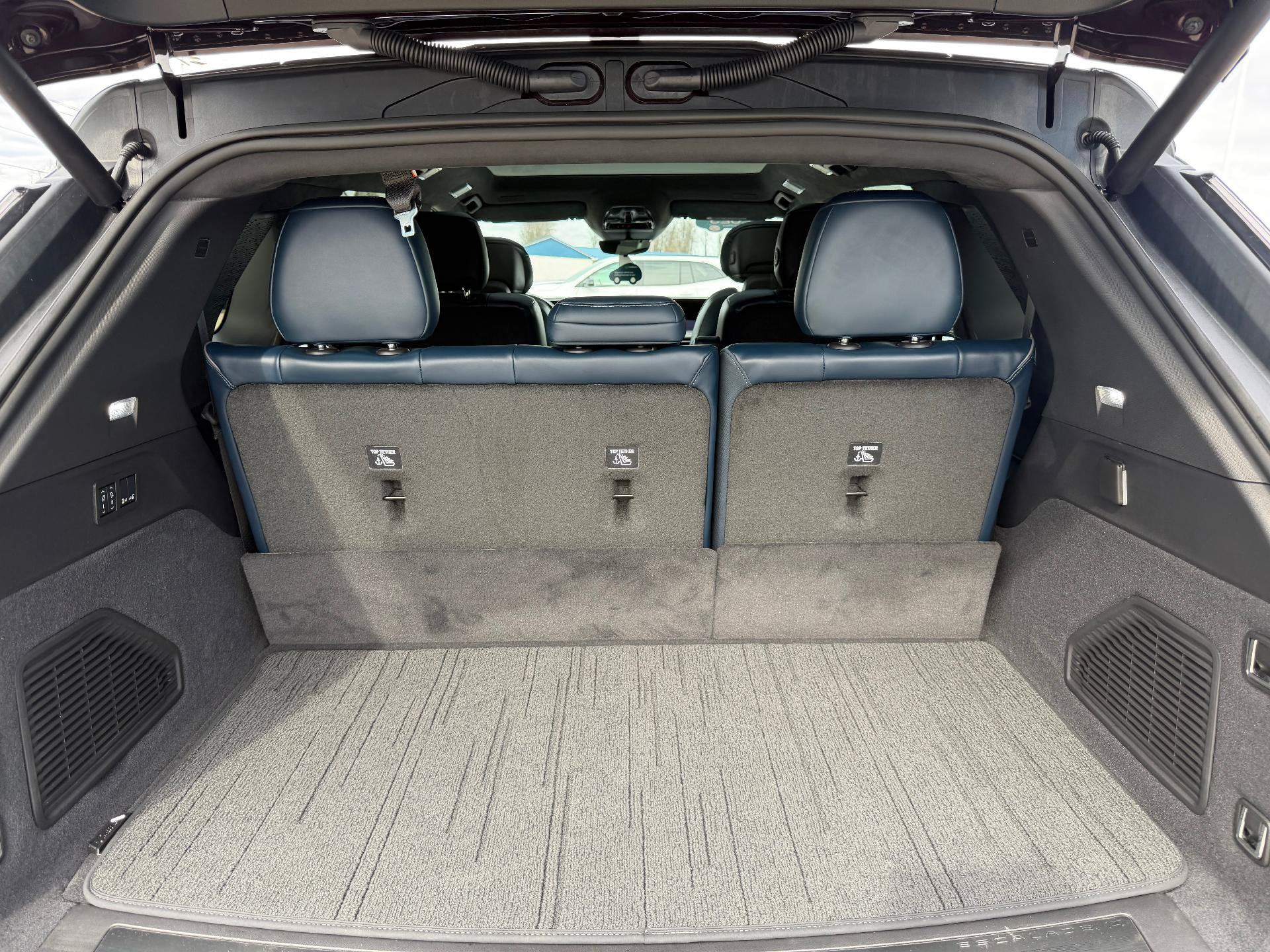 Certified 2025 Cadillac Escalade IQ Luxury 2 w/ LPO, Premium Carpet Package AWD/4WD image 13