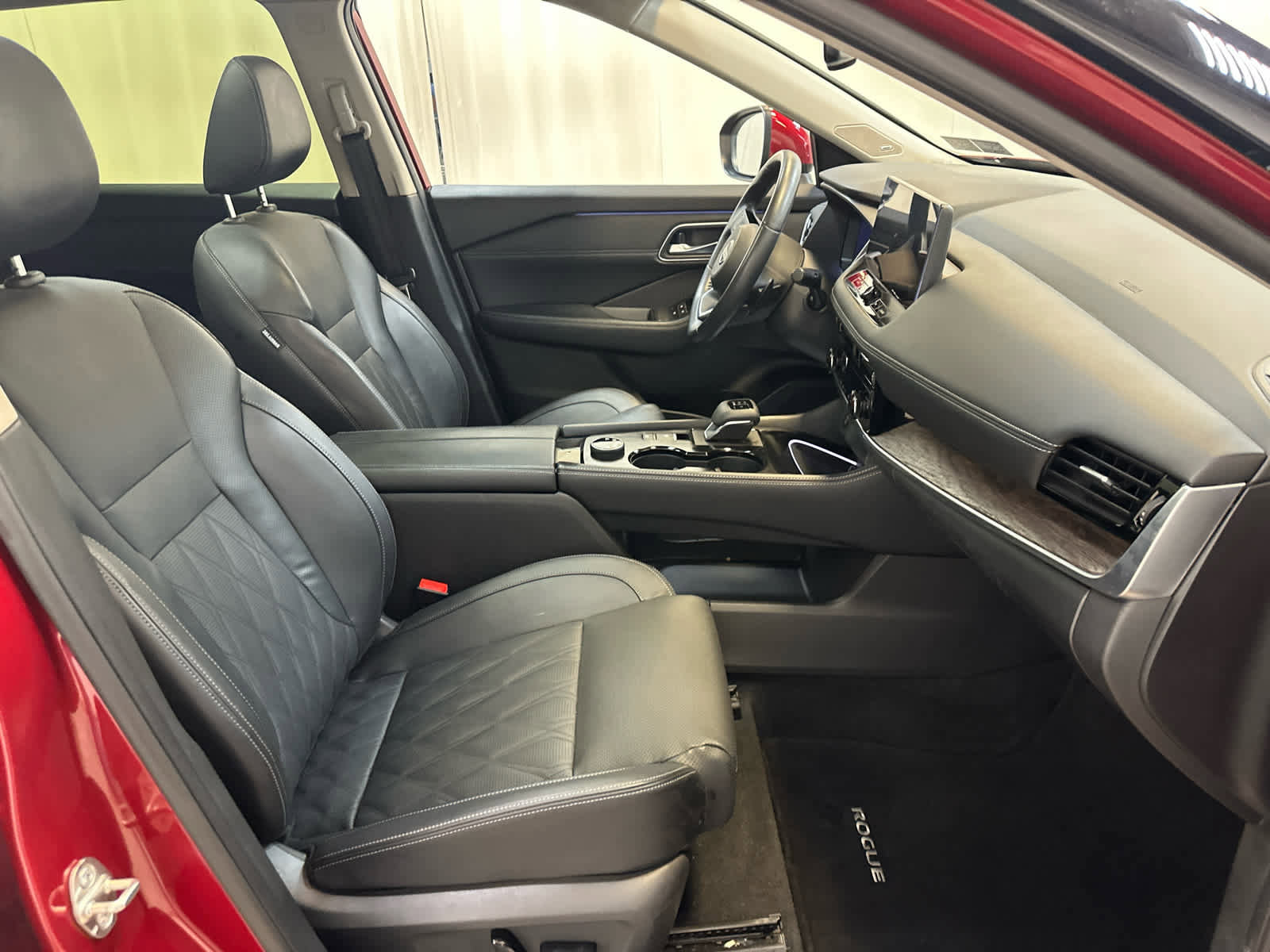 Certified 2024 Nissan Rogue Platinum AWD/4WD image 14