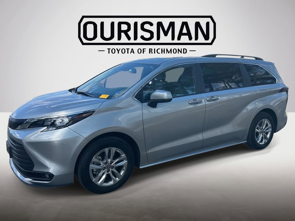 Used 2025 Toyota Sienna XLE w/ XLE Plus Package image 9