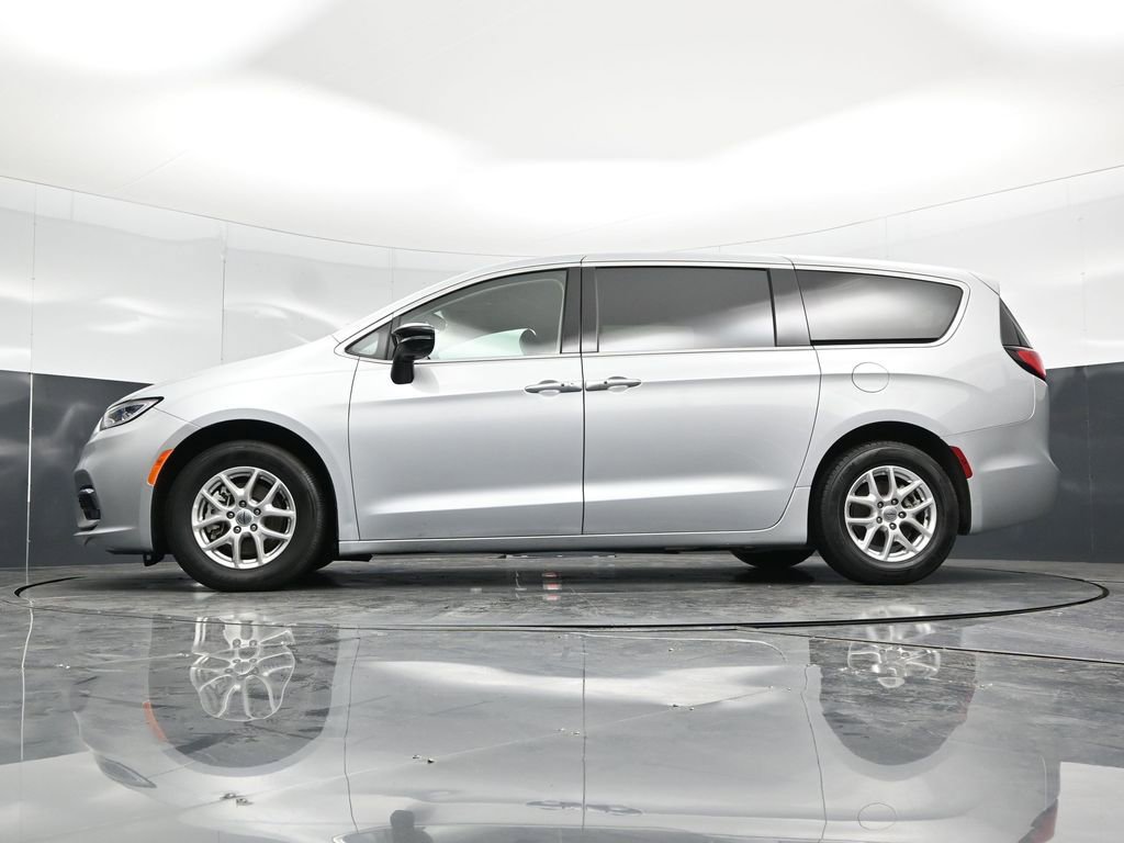 Used 2024 Chrysler Pacifica Touring-L FWD image 52