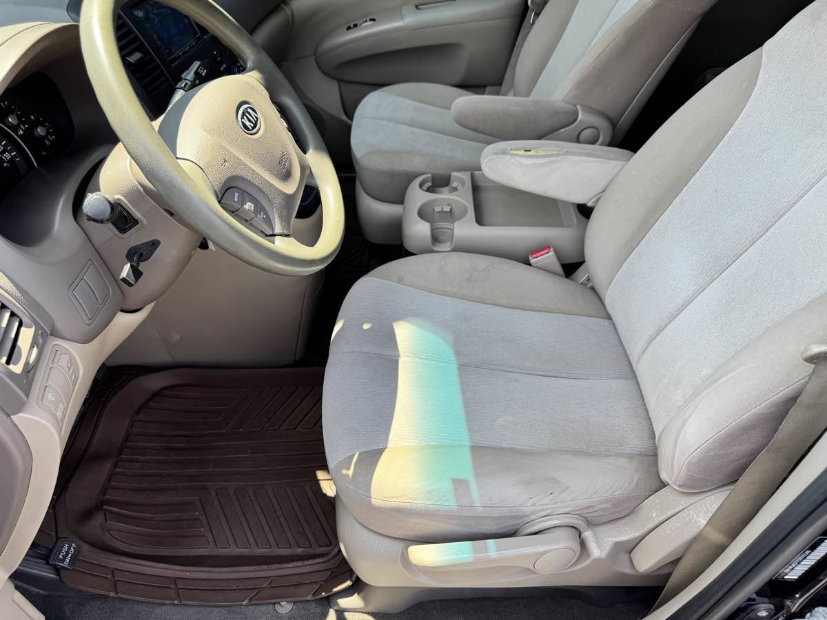 Used 2012 Kia Sedona LX w/ PWR Pkg FWD image 34