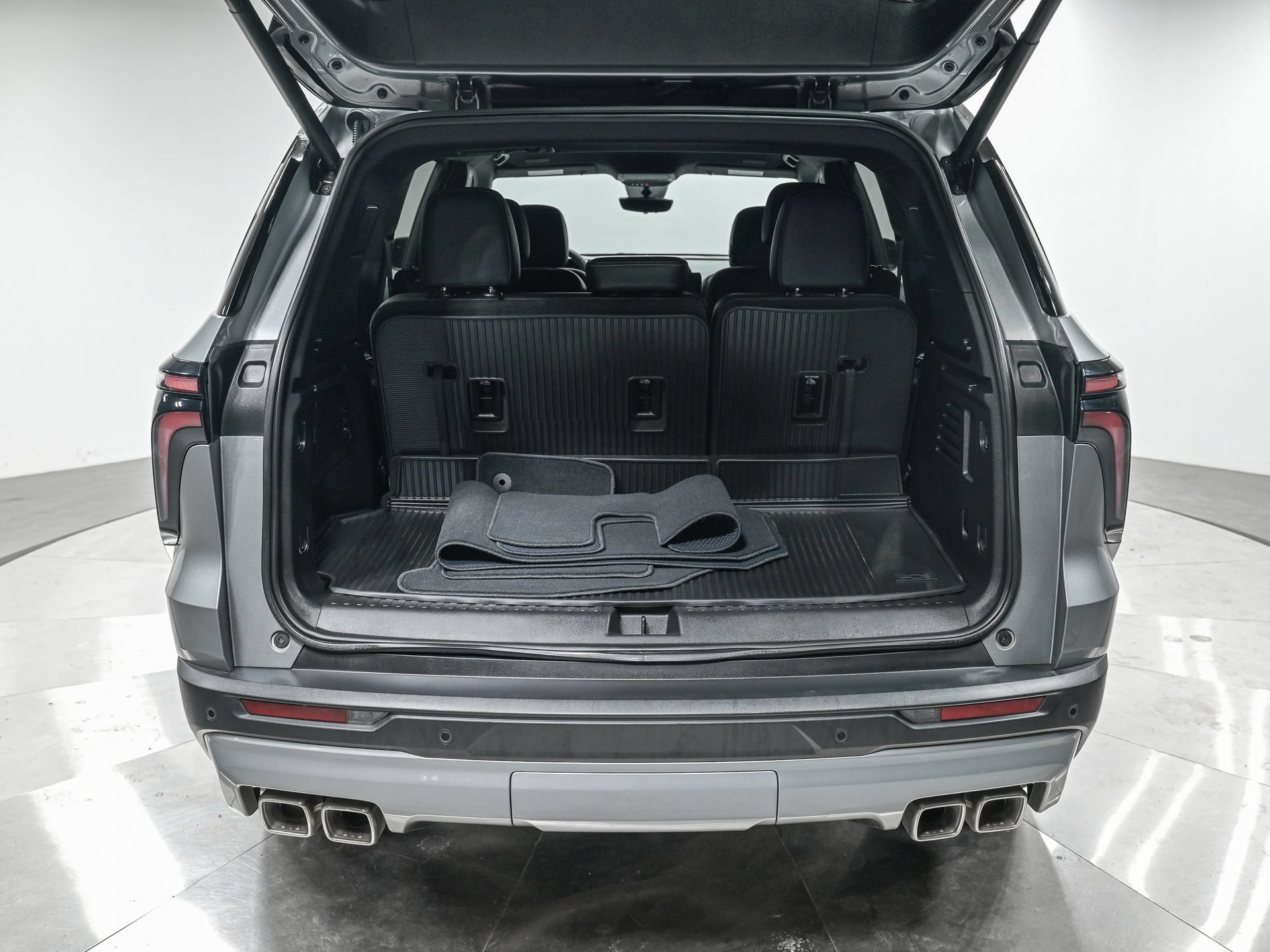 Used 2026 Chevrolet Traverse LT w/ Driver Confidence Package FWD image 6