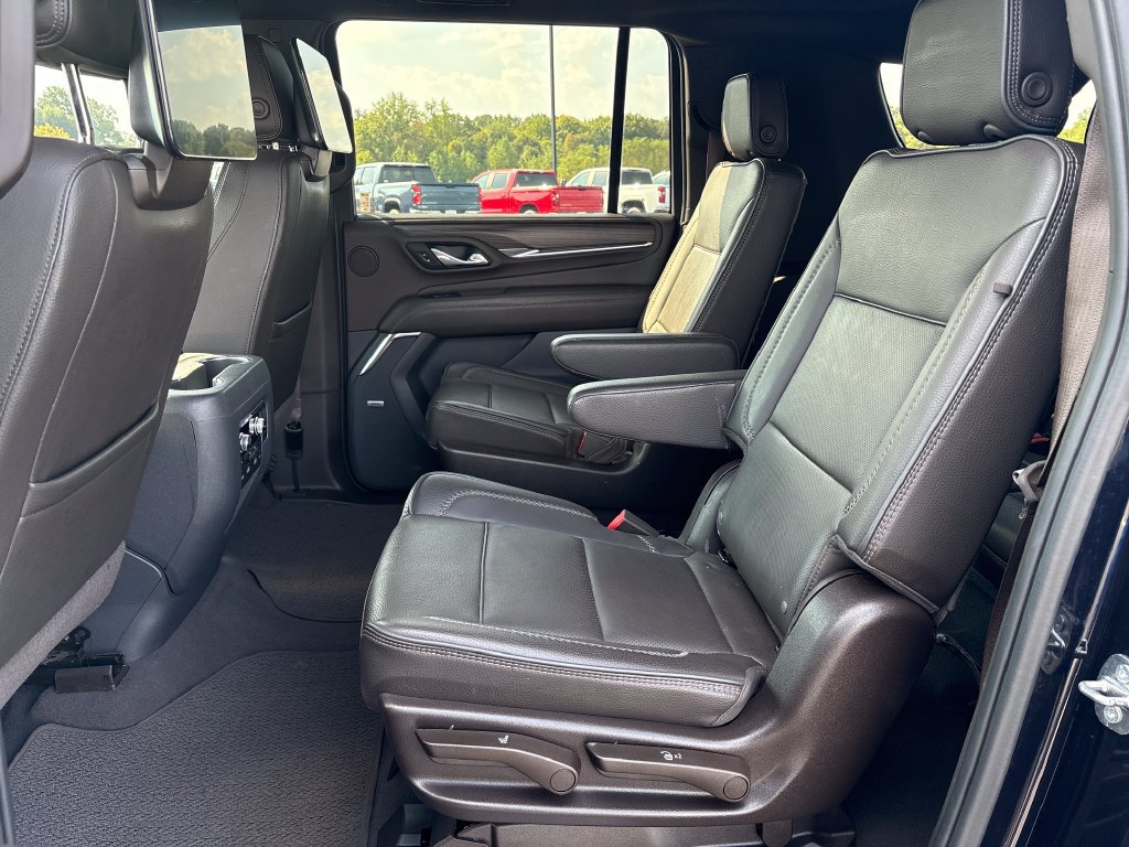 Used 2024 GMC Yukon XL Denali w/ Denali Reserve Package RWD image 16