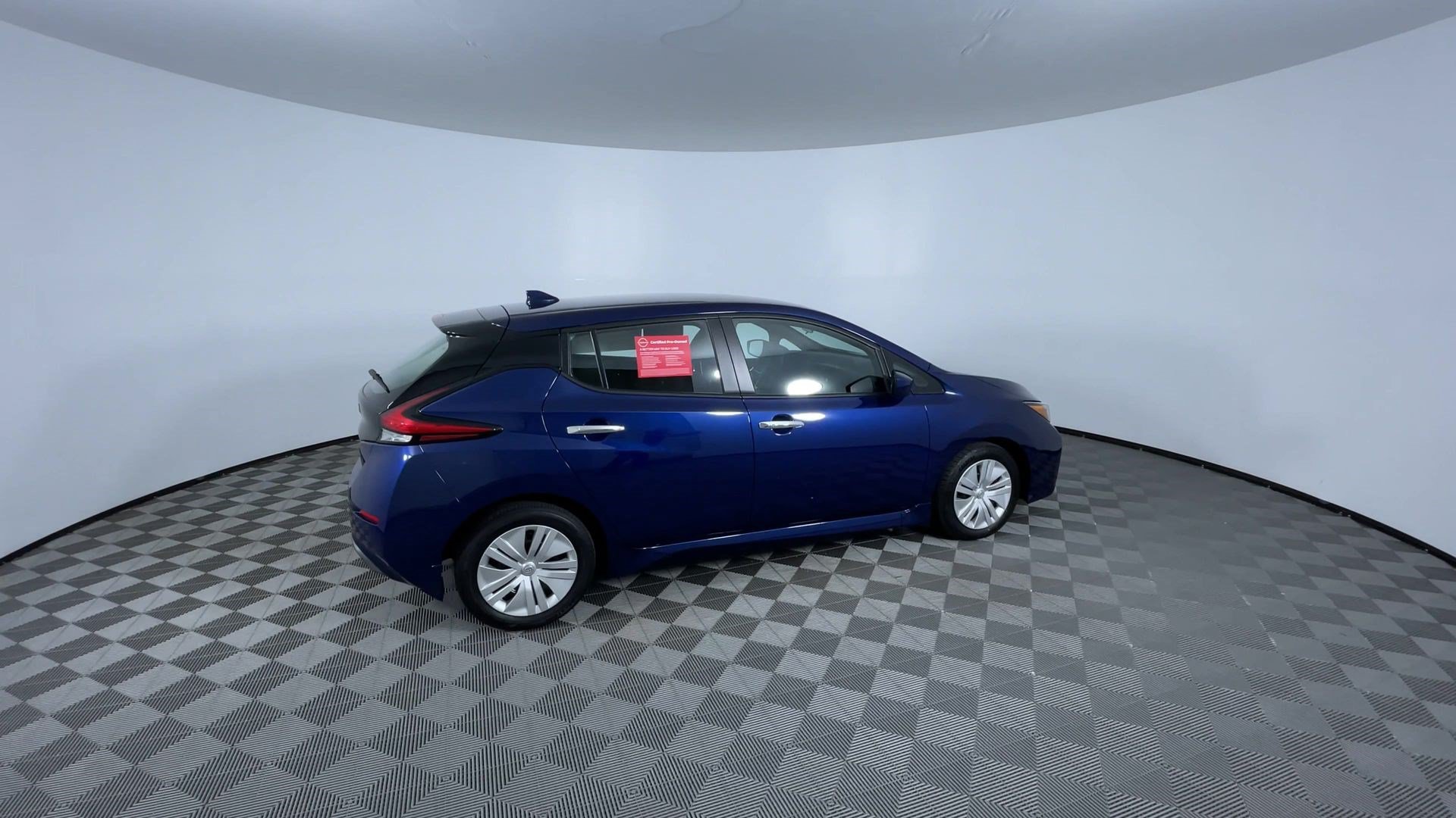 Certified 2025 Nissan Leaf S FWD image 9