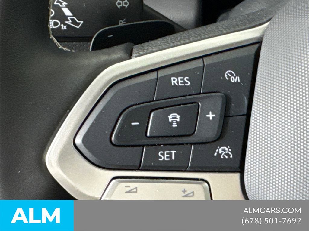 Used 2025 Volkswagen Atlas Cross Sport SE FWD image 28