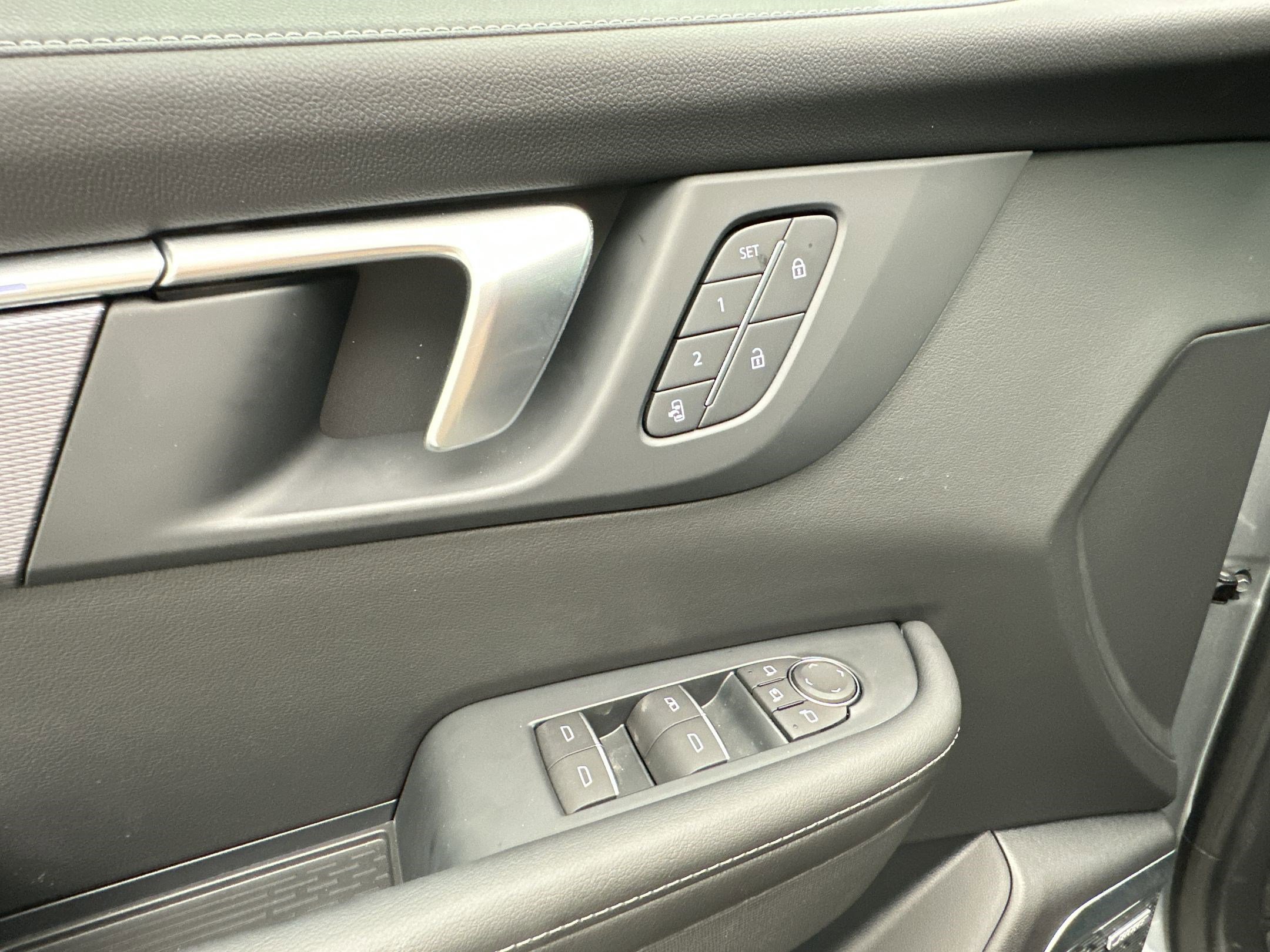 Used 2025 Buick Enclave Sport Touring AWD/4WD image 12