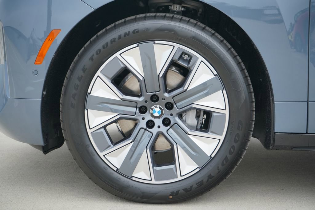New 2026 BMW iX xDrive45 image 5