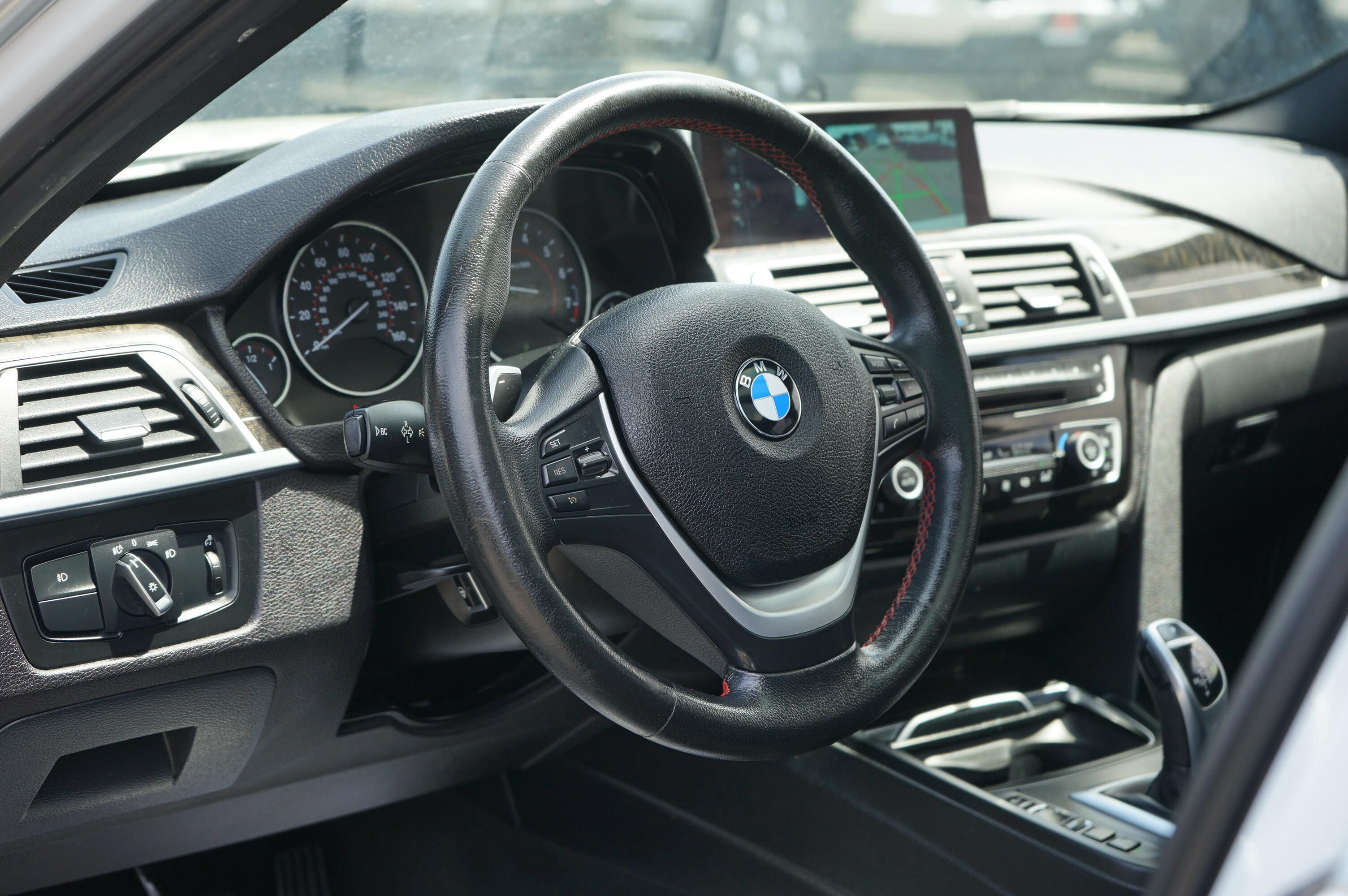 Used 2017 BMW 330i xDrive Wagon AWD/4WD image 12