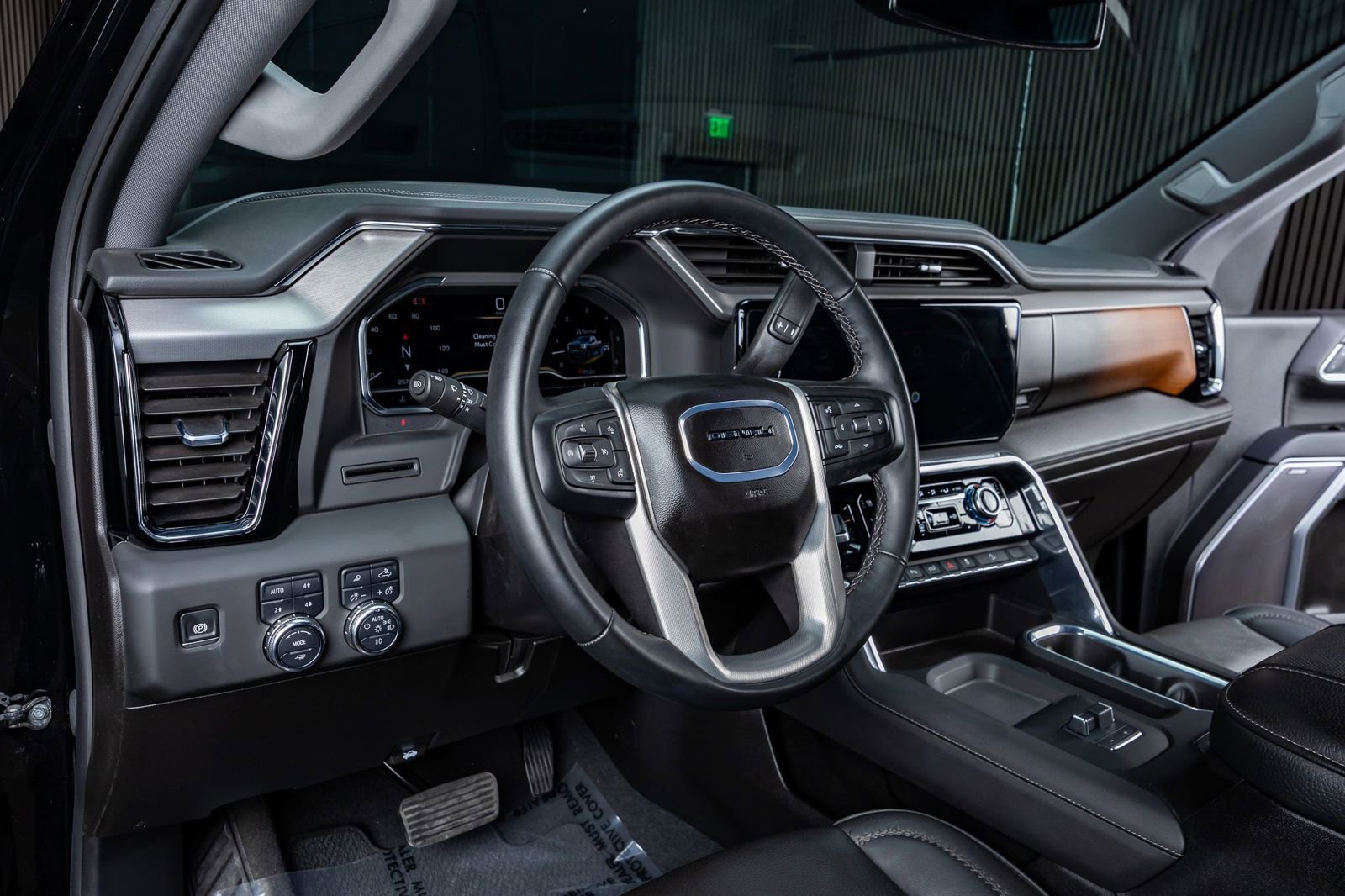 Used 2025 GMC Sierra 2500 Denali image 17