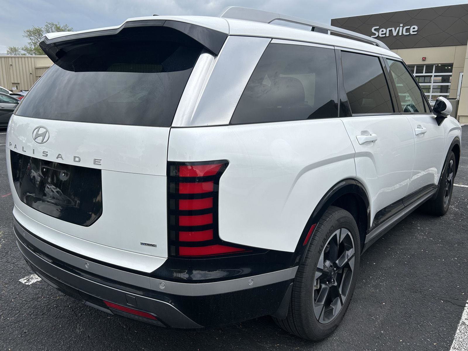 Used 2026 Hyundai Palisade Limited AWD/4WD image 3