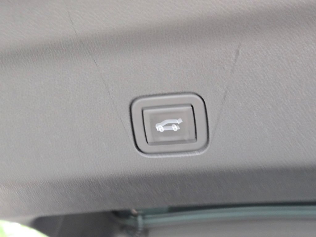 New 2026 GMC Yukon Denali w/ Sun & Power Step Package AWD/4WD image 29