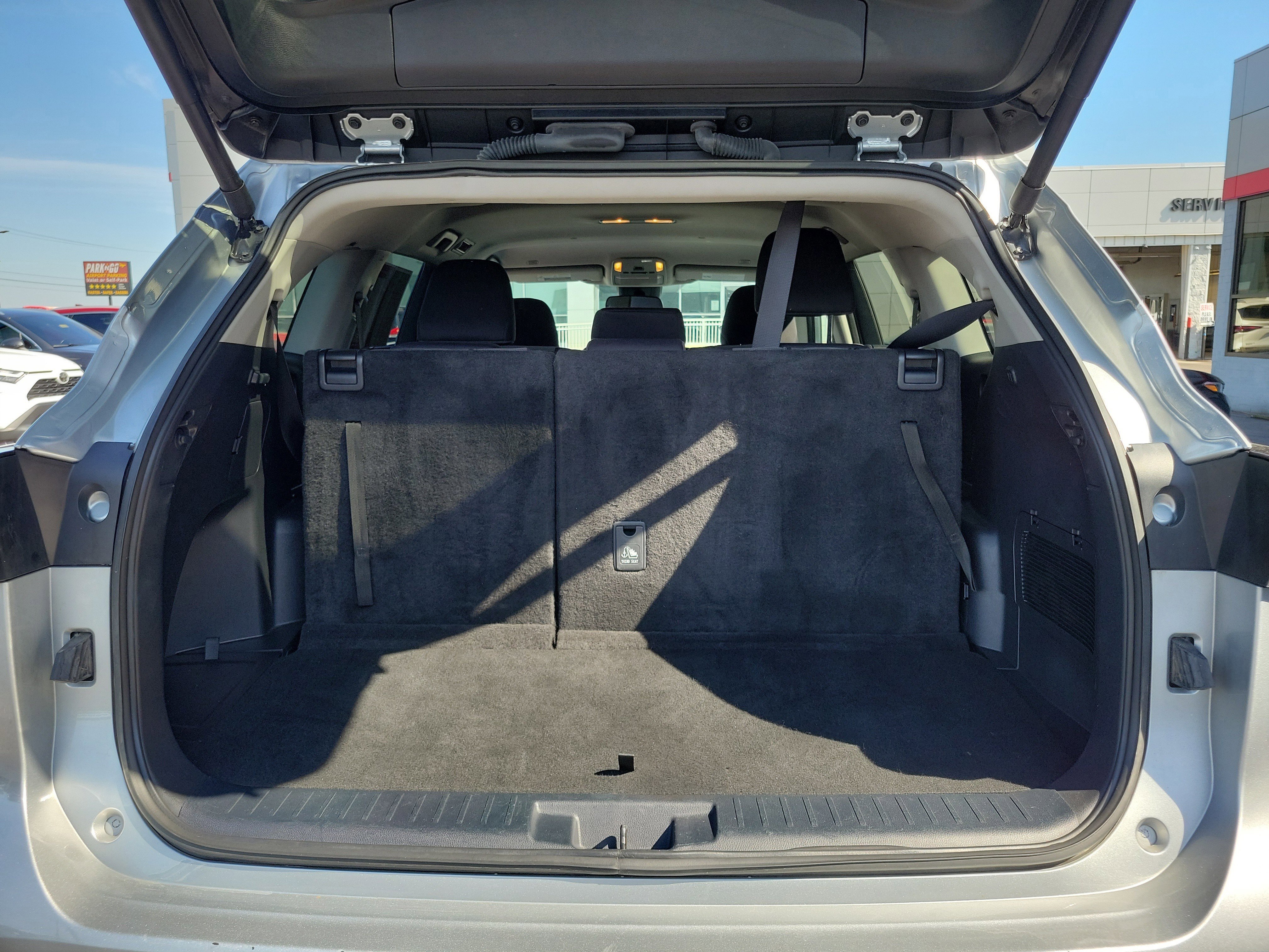 Used 2024 Toyota Highlander LE image 8