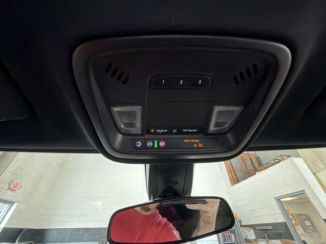 Used 2023 Chevrolet Traverse LT image 22