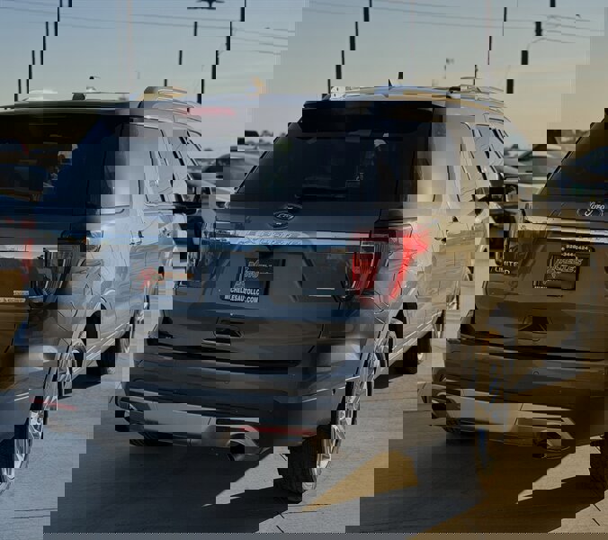 Used 2016 Ford Explorer Limited w/ Equipment Group 301A image 7