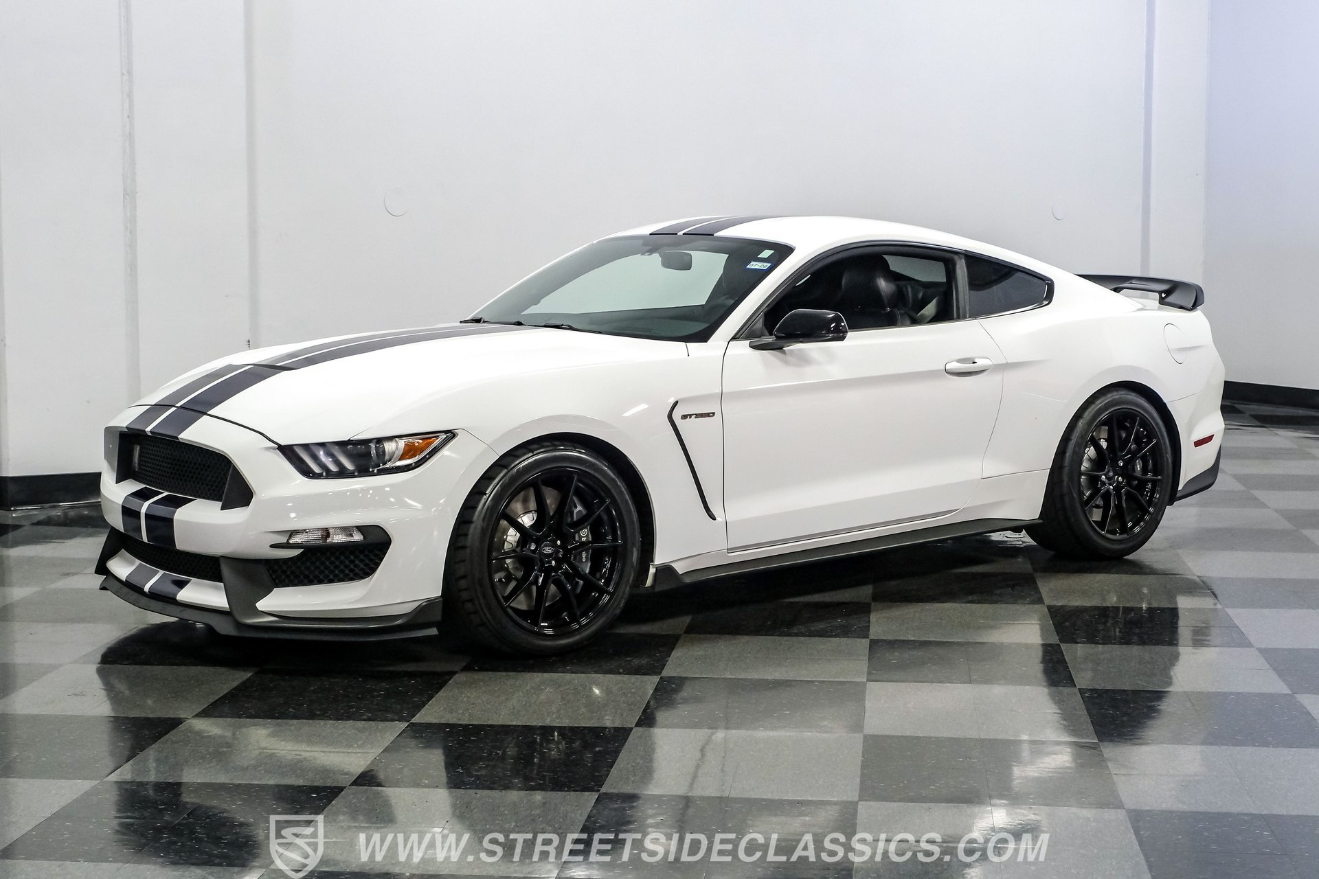 Used 2019 Ford Mustang Shelby GT350 w/ Technology Package RWD image 6