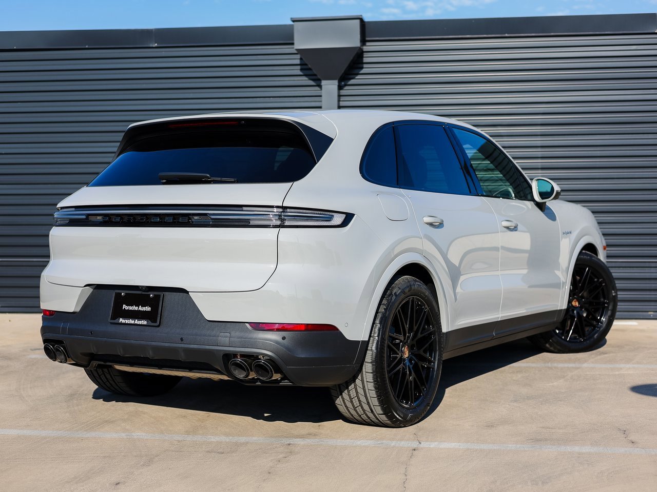 New 2025 Porsche Cayenne E-Hybrid image 7