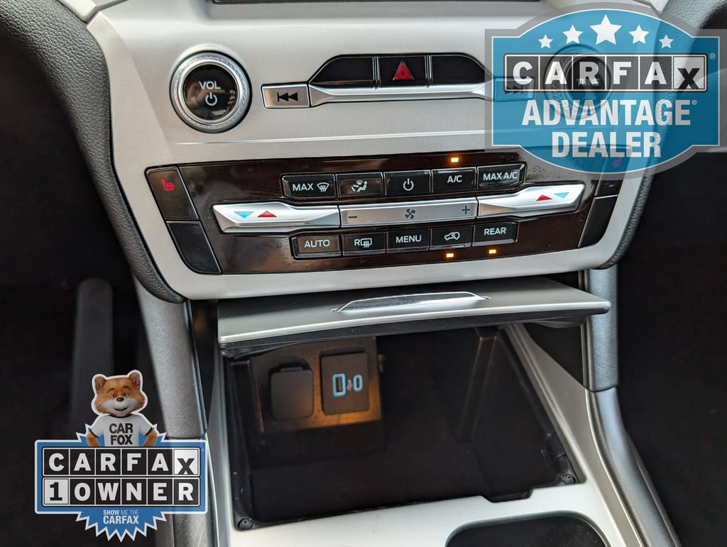 Used 2024 Ford Explorer XLT AWD/4WD image 8