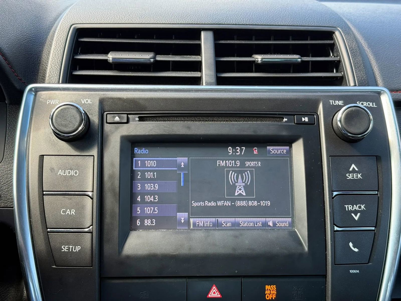 Used 2017 Toyota Camry SE FWD image 30