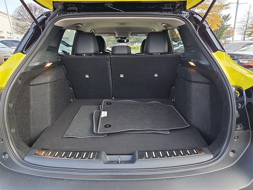 Certified 2025 Nissan Kicks SR w/ Illumination Package image 30