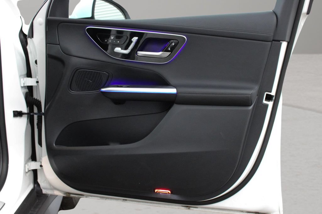 Used 2025 Mercedes-Benz GLC 300 4MATIC image 23