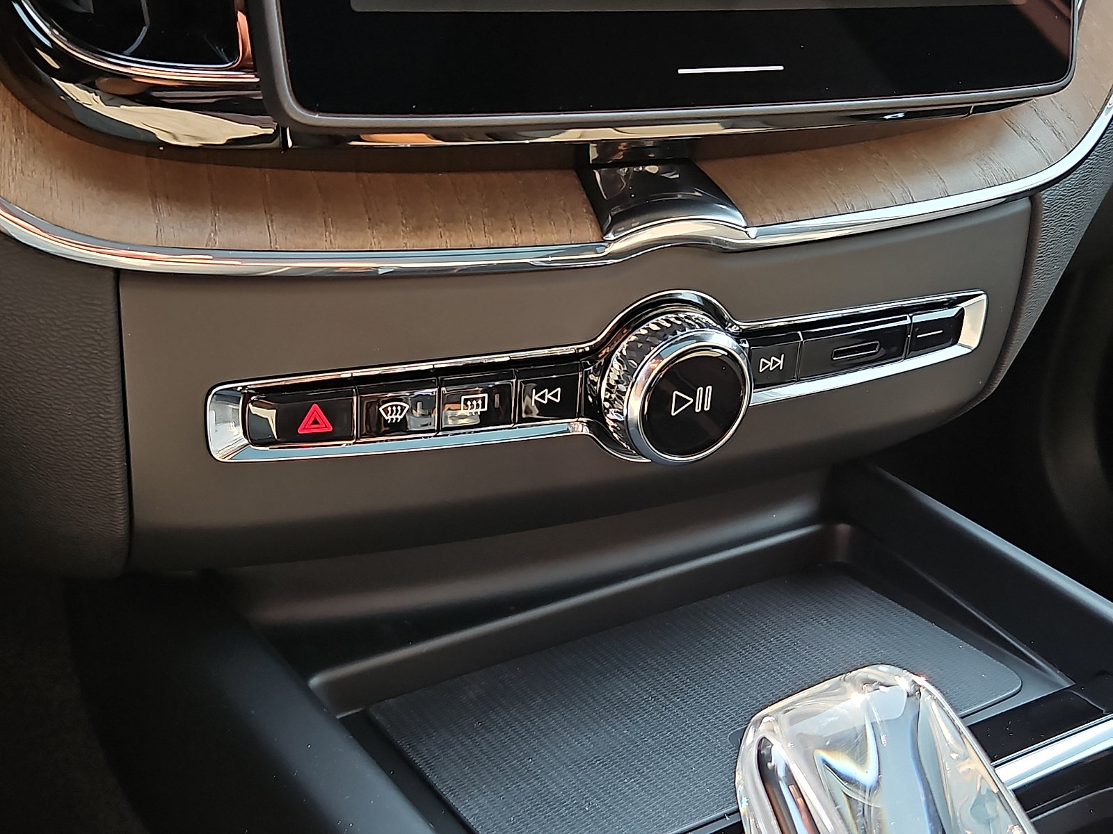 New 2026 Volvo XC60 B5 Plus w/ Climate Package AWD/4WD image 14