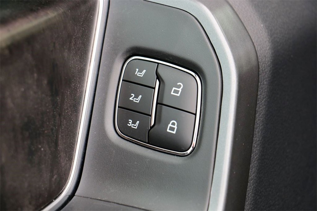 New 2026 Ford F250 Lariat w/ Black Appearance Package image 18