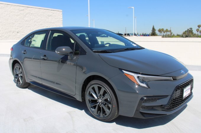 New 2026 Toyota Corolla SE image 2