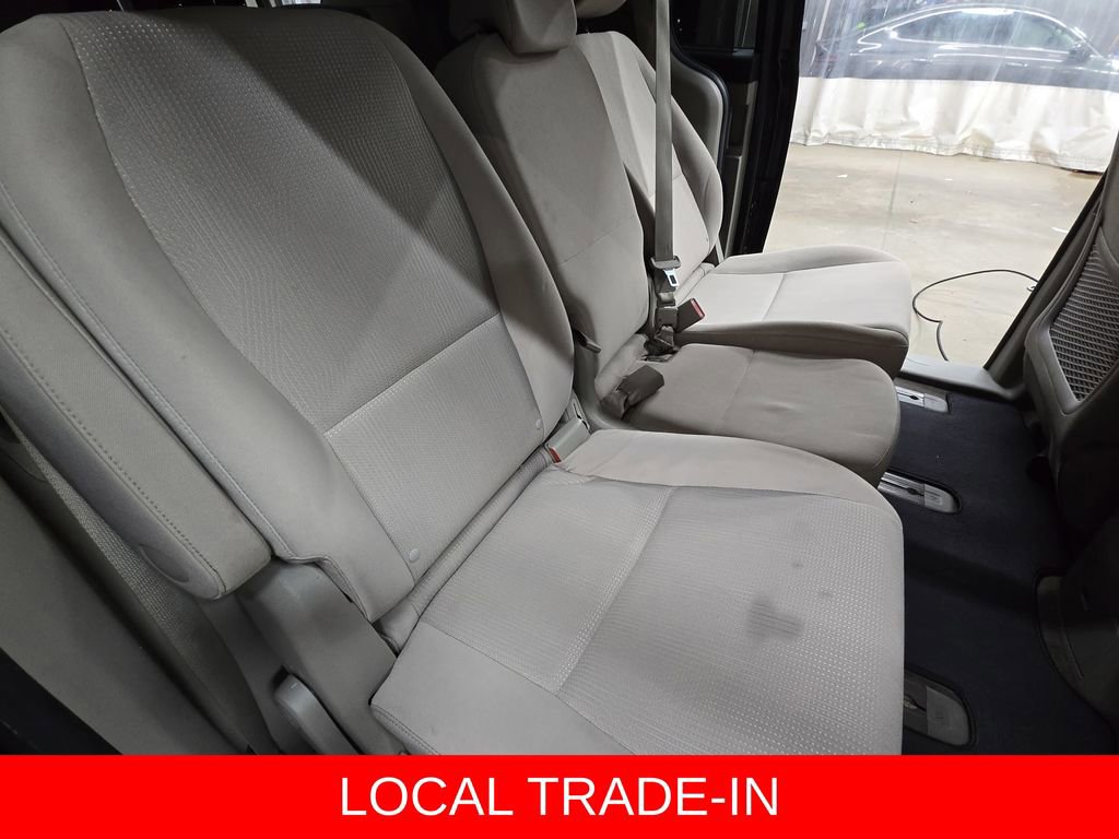 Used 2019 Kia Sedona LX image 11