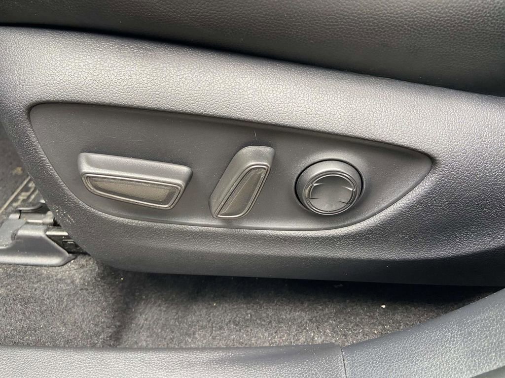 Used 2024 Toyota Highlander XLE image 18