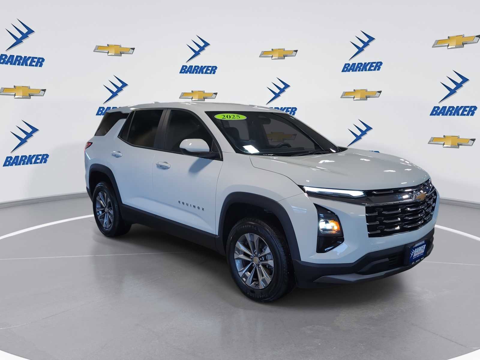 Used 2025 Chevrolet Equinox LT image 2