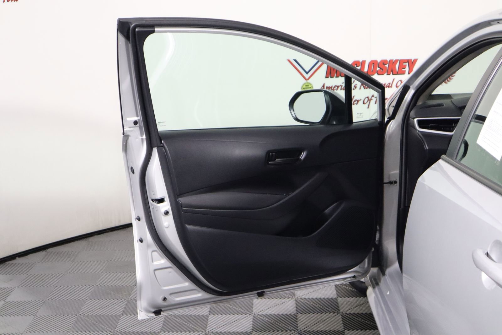 Used 2025 Toyota Corolla LE image 18