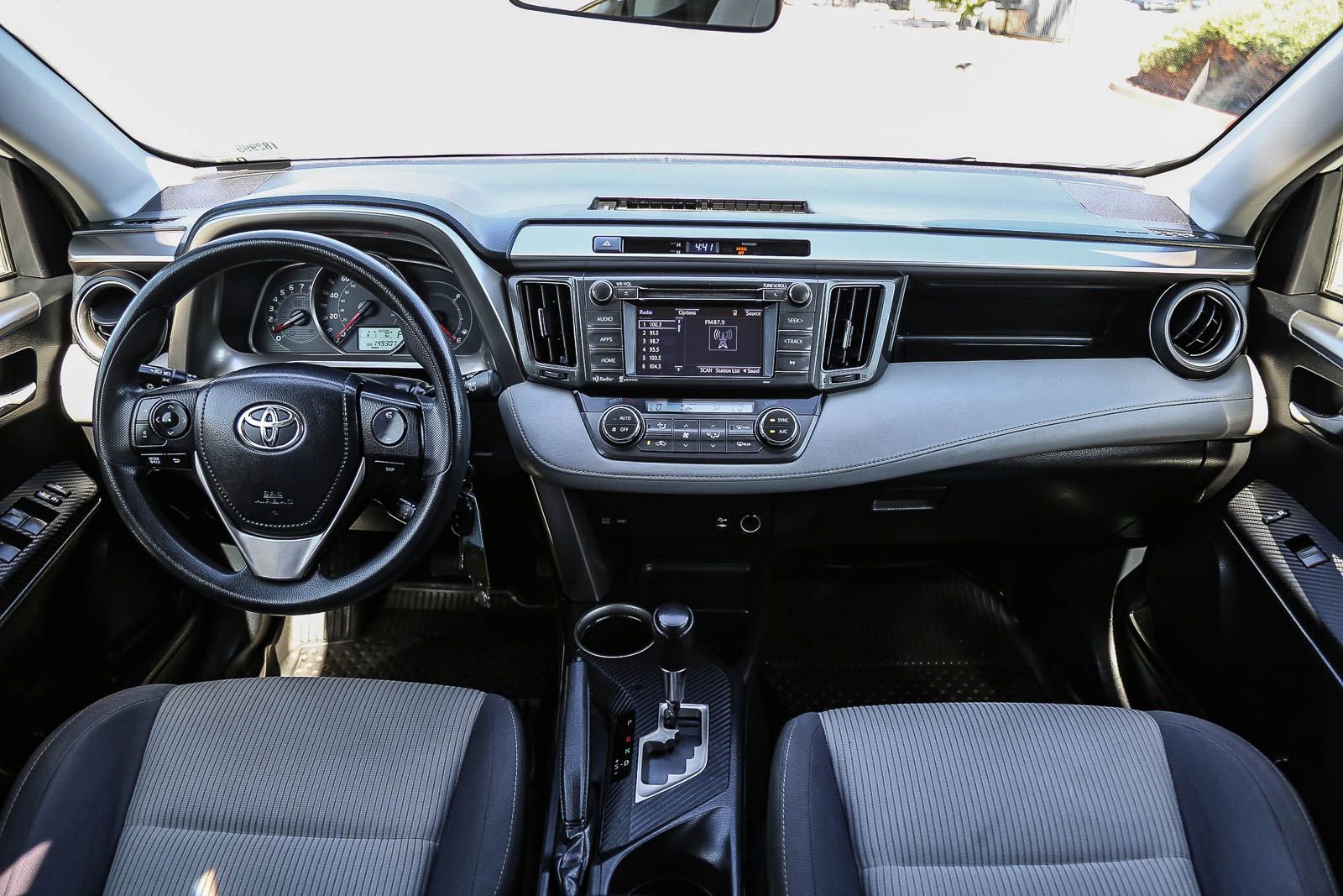 Used 2015 Toyota RAV4 XLE FWD image 15