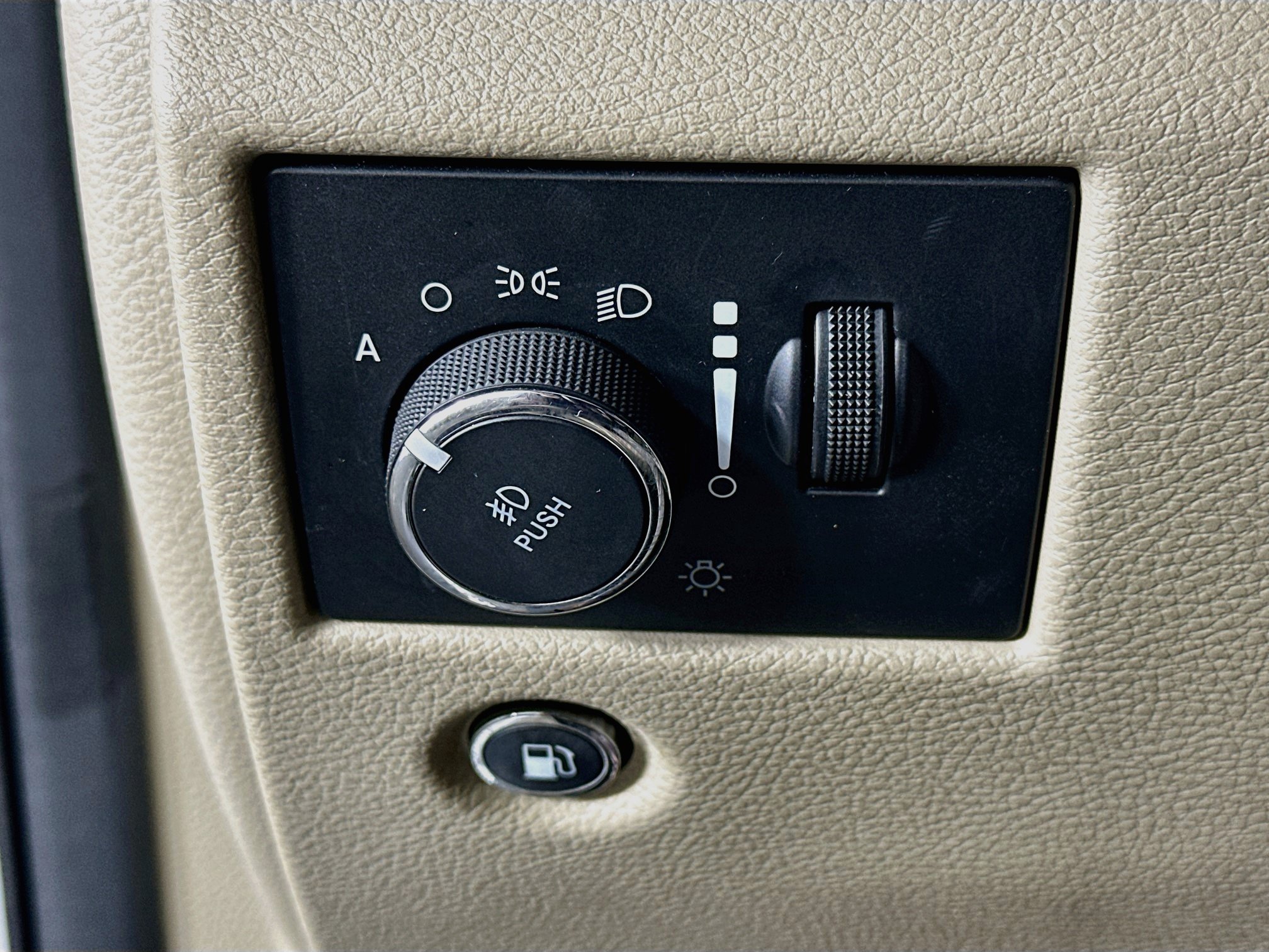 Used 2022 Jeep Grand Cherokee Laredo E RWD image 17