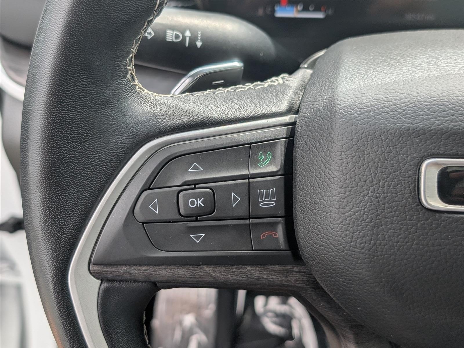Used 2022 Jeep Grand Cherokee Limited AWD/4WD image 25