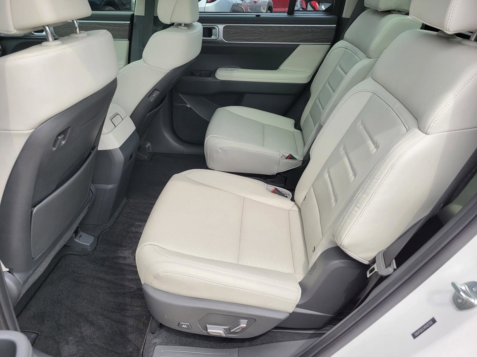 Used 2024 Hyundai Santa Fe Calligraphy AWD/4WD image 17