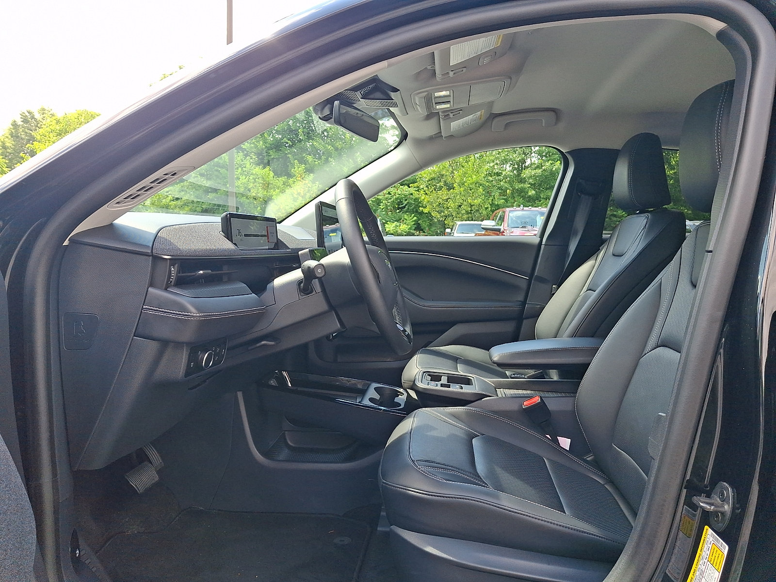 Used 2025 Ford Mustang Mach-E Premium AWD/4WD image 14