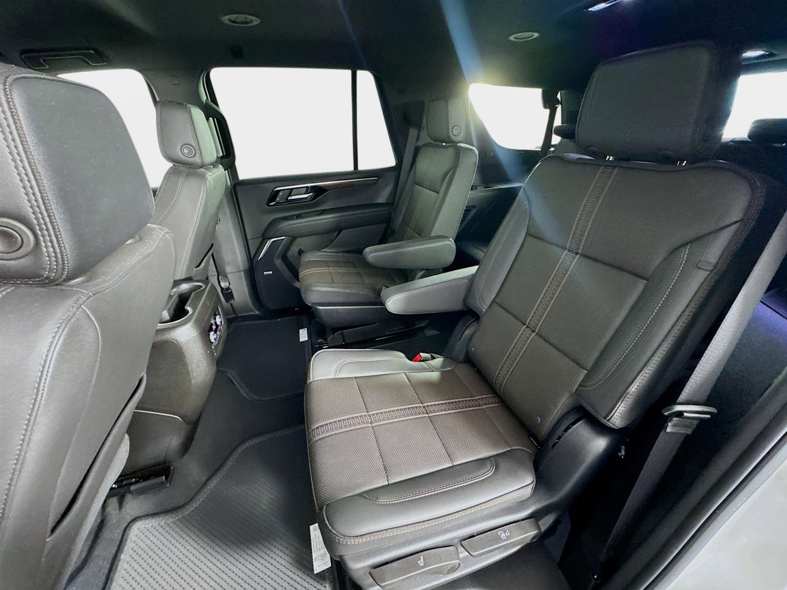 Used 2025 Chevrolet Tahoe High Country image 24