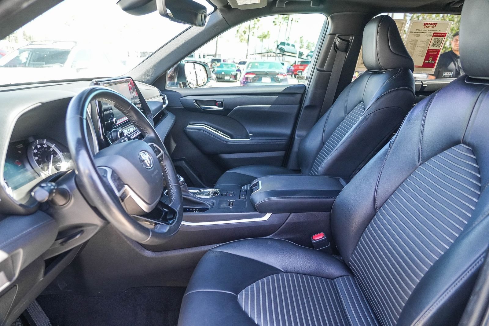 Used 2022 Toyota Highlander XSE FWD image 18
