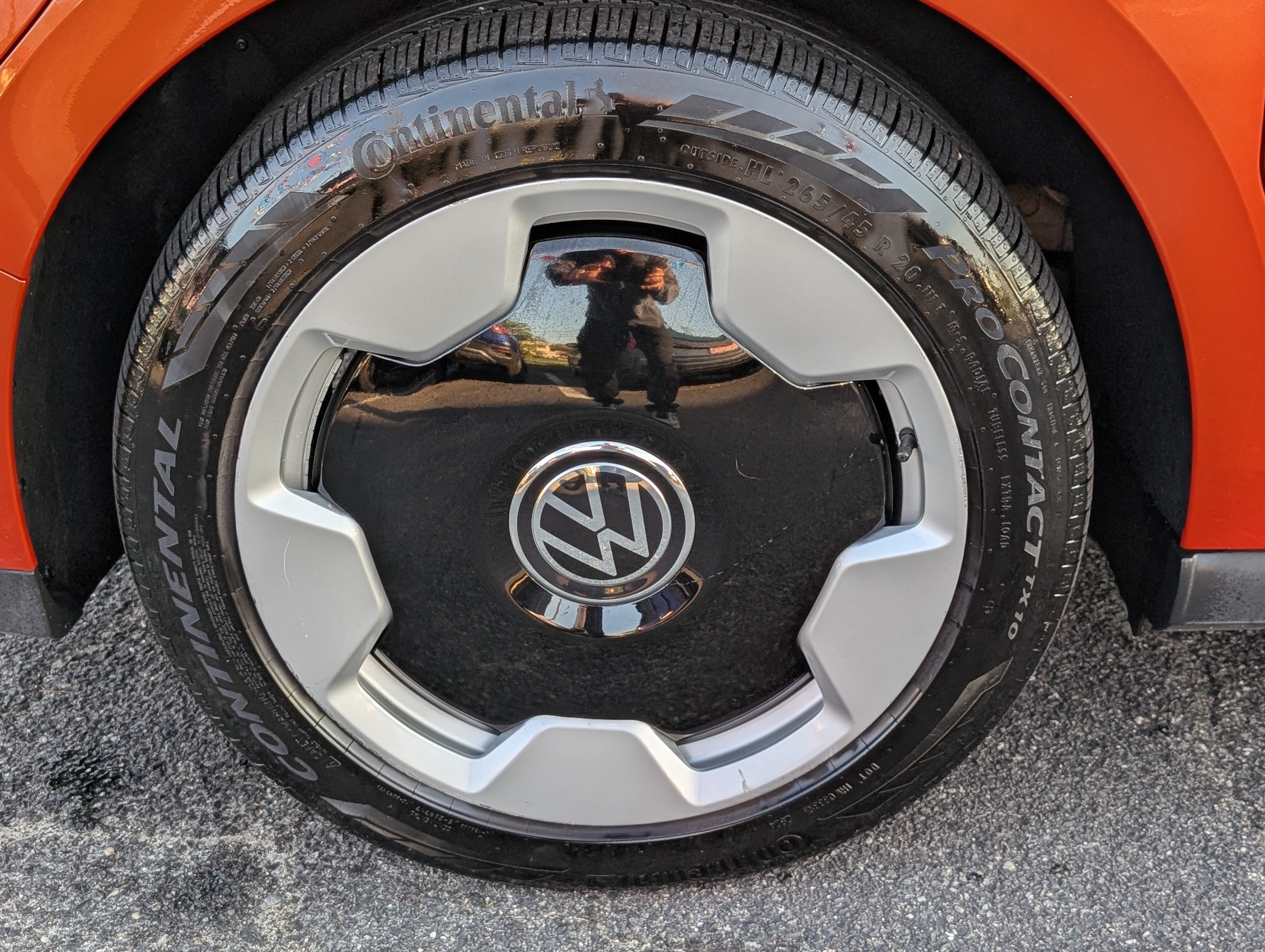 Used 2025 Volkswagen ID. Buzz Pro S Plus RWD image 9